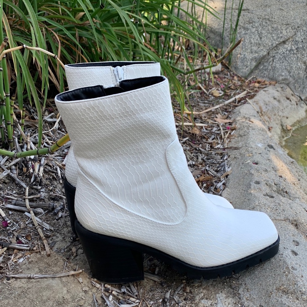 New lug white booties 10 left - Picture 8 of 10